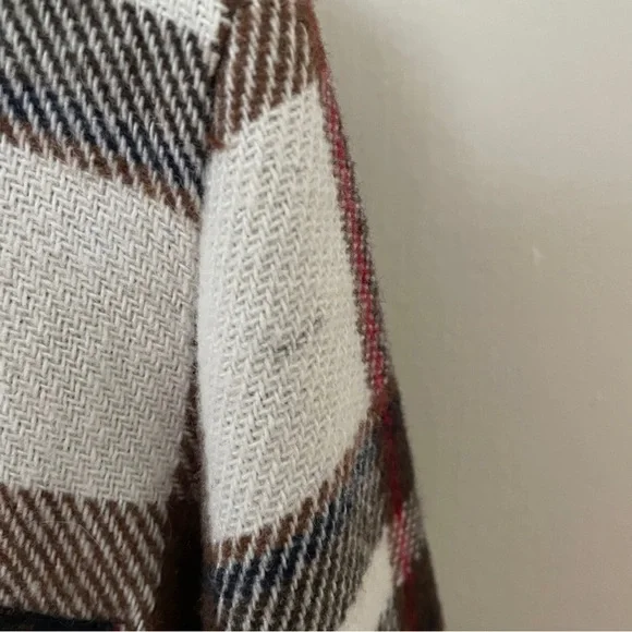 NWT Cropped Plaid Shacket Button Up Top (C by One Brand) size XS - Picture 4 of 4